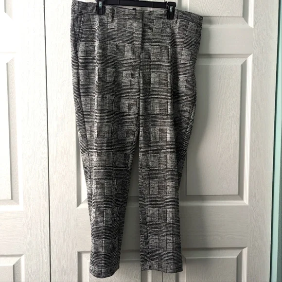 jones new york dress pants Vintage Jones New York Trousers Black High Rise Straight Leg Dress Cla –  The Thriftanista Closet main image 1